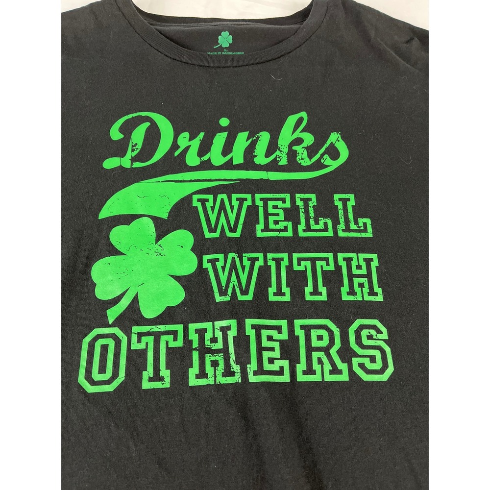 Unbranded T-Shirt Mens L Black Drinks Well With Others‎ Shamrock St Patricks Day